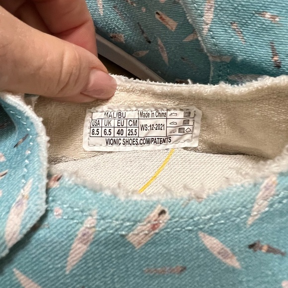 NWT Vonic Beach Malibu Fun in the Sun Porcelain Blue Canvas Slip on Shoe Sz 8.5 - Picture 8 of 8